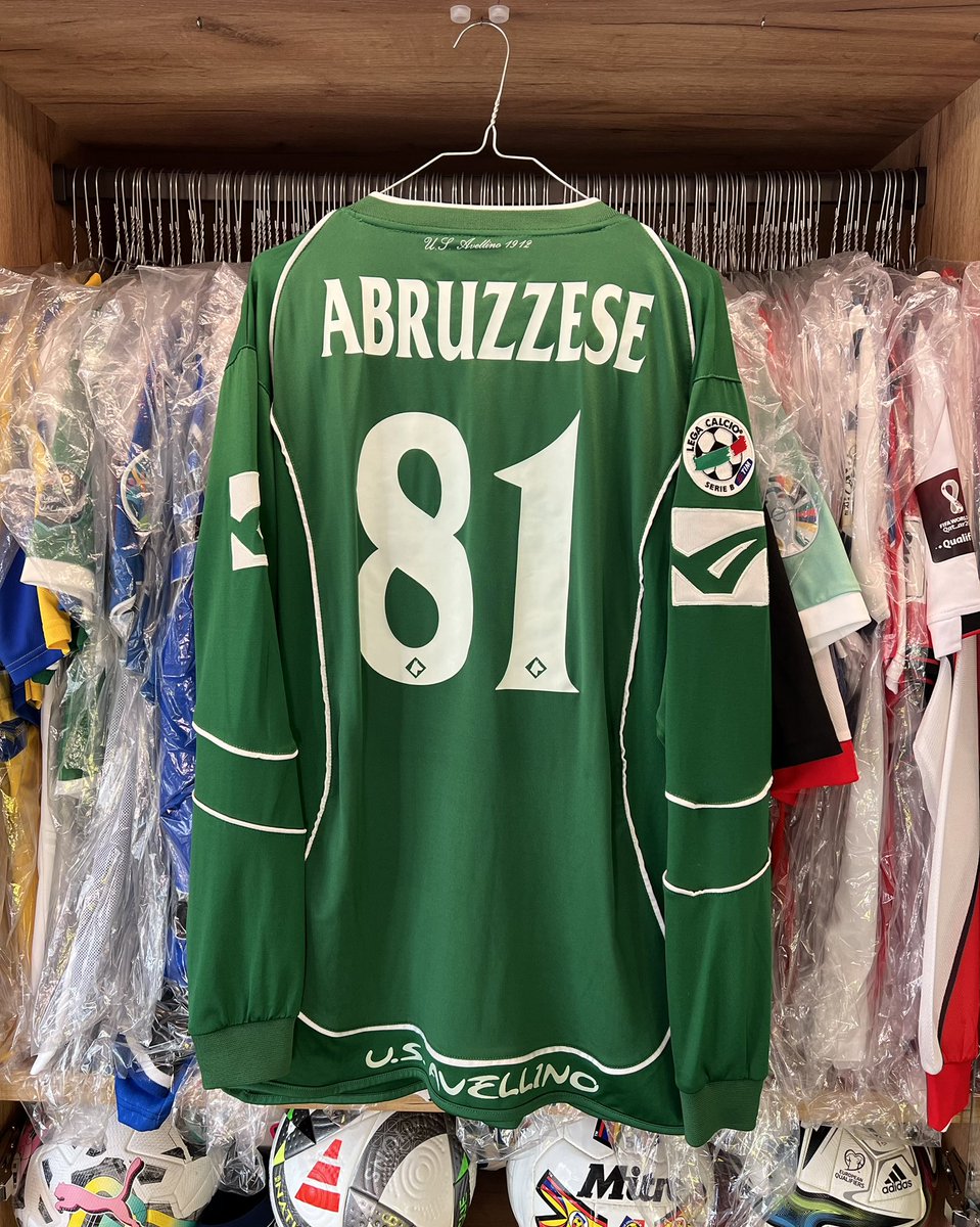 ildelima6's tweet photo. When you see a green 🟢 shirt in Italy, it can’t be any other than @usavellino1912_ 🇮🇹⚽️🙌🏻 Swapped with whom would be teammate, roommate and friend 8️⃣1️⃣ Giussepe Abruzzese 🇮🇹😘 #andorra #trieste #triestina #avellino #lupi #abru #serieb #andorrafootballmuseum #AFM #gameused https://t.co/qzpdSYsVzr