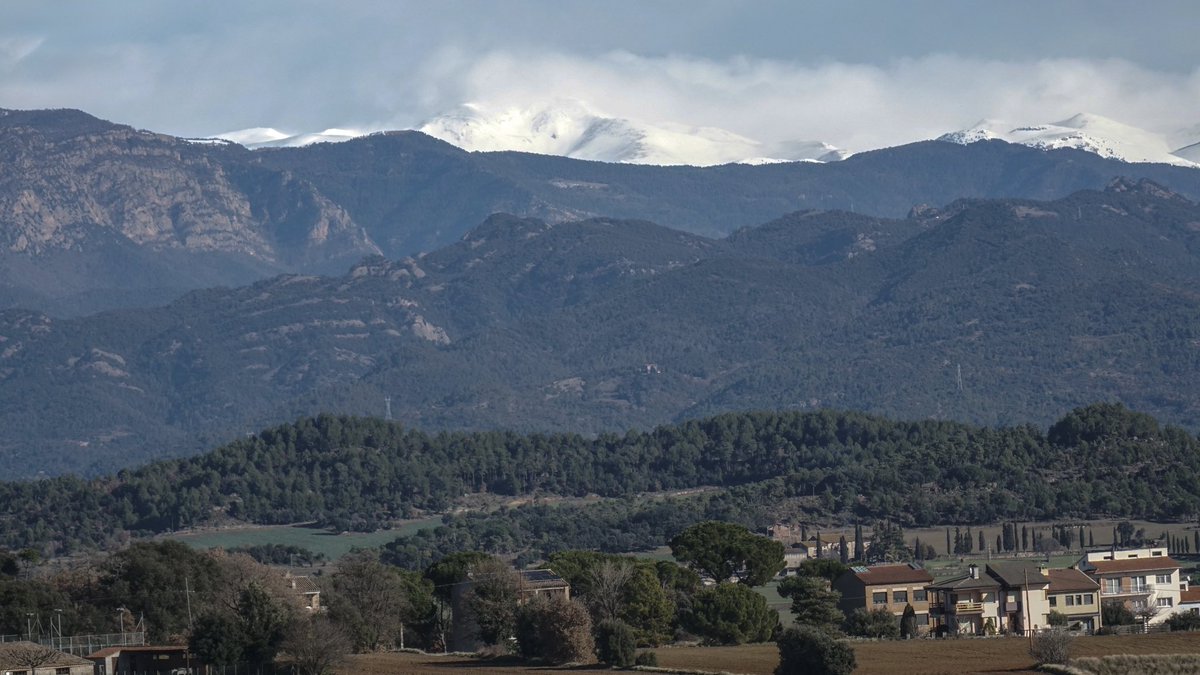 jmpicasprat's tweet photo. #Neu a dojo #prepirineu #pirineu #montseny #cadi #puigmal #canigo #tossa des de #casserres #berguedà @alcantara_alb @enricagud @soniapapell @jjanue @nestor_meteo @gemmapuigf @sergiloras #eltemps3cat @l @meteo_garraf @Vakapiupiuu https://t.co/E8QywLmhZe