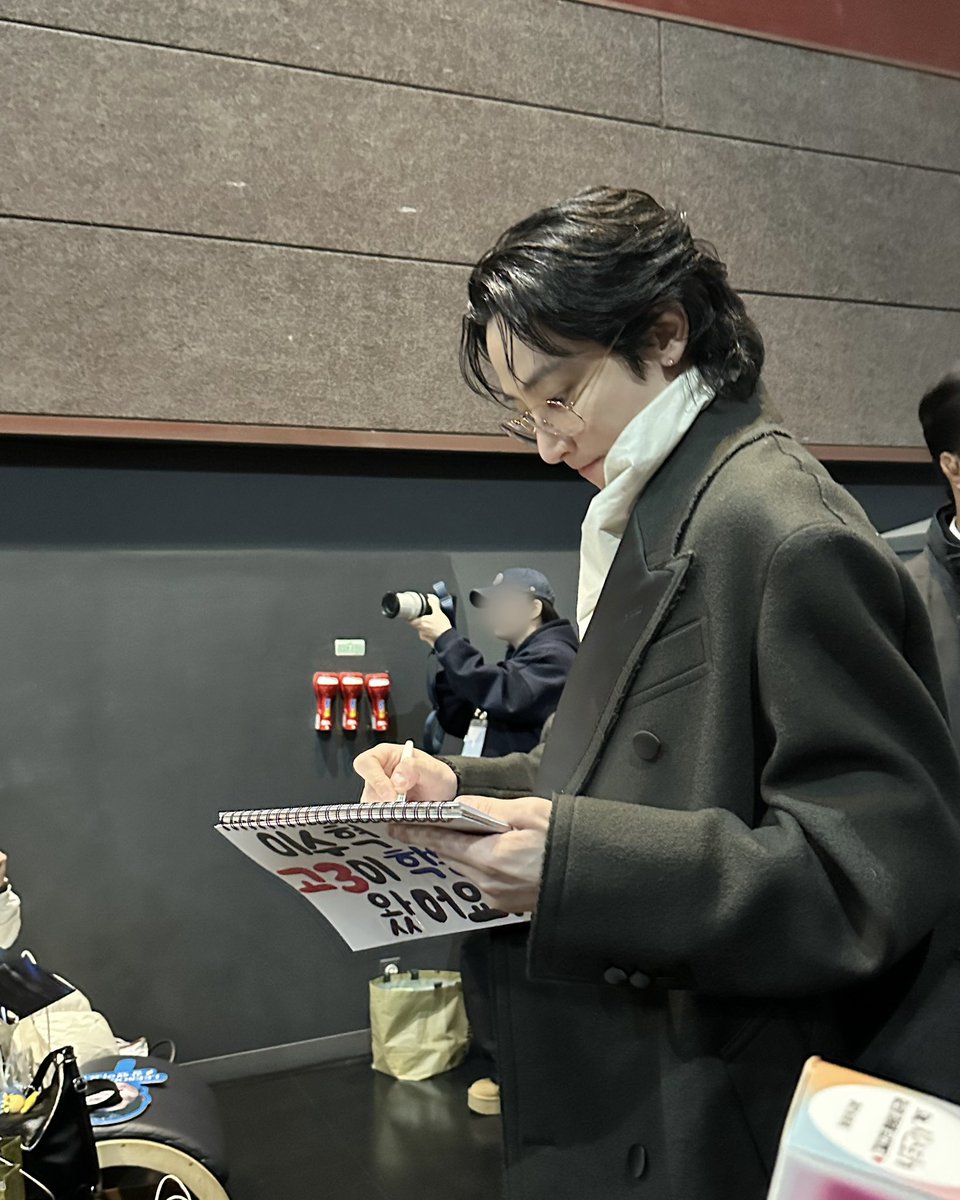 🔉여러분 저 됐어요!!! 성덕 됐어요!!!❤️‍🔥
시스터즈가 주는 팬서비스.. 너무 꽉껴😚

🎶내일 무대인사에서 다시 만나요👋🏻

💥숨막히는 고밀도 전개  <시스터>
🔗지금 바로 예매 GOGO!
linktr.ee/studiosanta_co…

#시스터 #정지소 #이수혁 #차주영 #절찬상영중