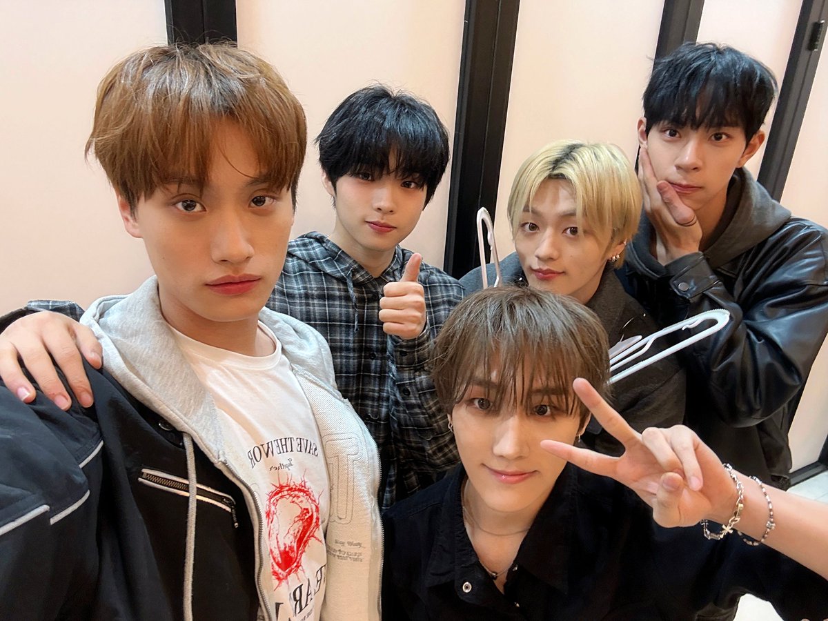 TIOT_NOW's tweet photo. [#TIOT]
오늘도 로티랑 함께🥰😍

#티아이오티 #MY_PRIDE
#김민성 #KIMMINSEOUNG
#금준현 #KUMJUNHYEON
#홍건희 #HONGKEONHEE
#최우진 #CHOIWOOJIN
#신예찬 #SHINYECHAN https://t.co/kd14tv1Dst