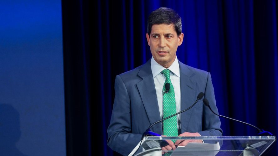 Lcripto25's tweet image. 🇺🇸 Em breve, Kevin Warsh será o primeiro presidente do banco central americano  (FED) a apoiar o Bitcoin.
O escolhido de Trump ainda precisa da aprovação do senado, mas isso não deve ser um obstáculo, já que Trump tem a maioria no senado 👀