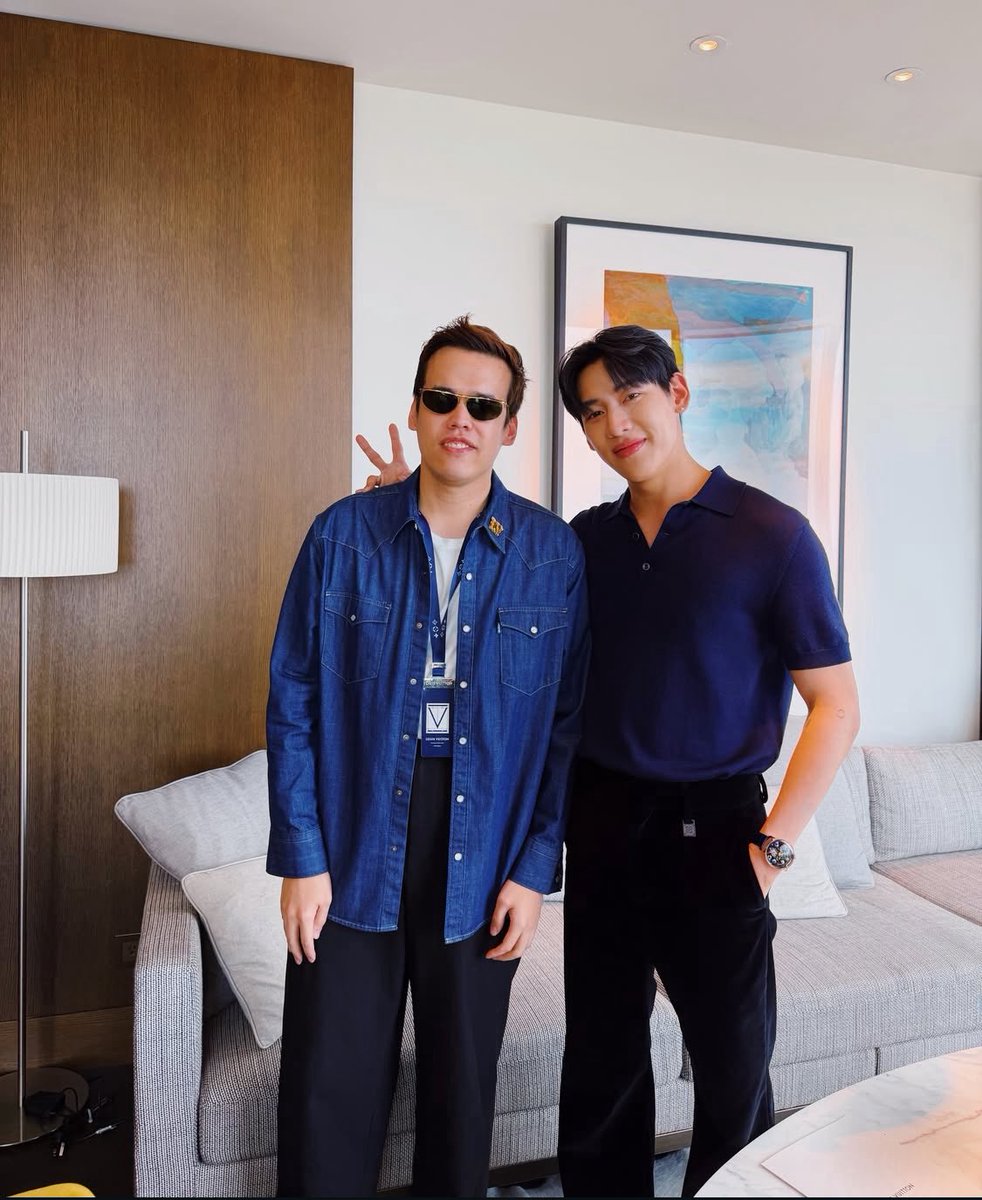 น้องแบม กับ บก. THE  STANDARD POP
#BamBamxLVatAO2026 
#BamBam <a href="/BamBam1A/">BamBam</a>