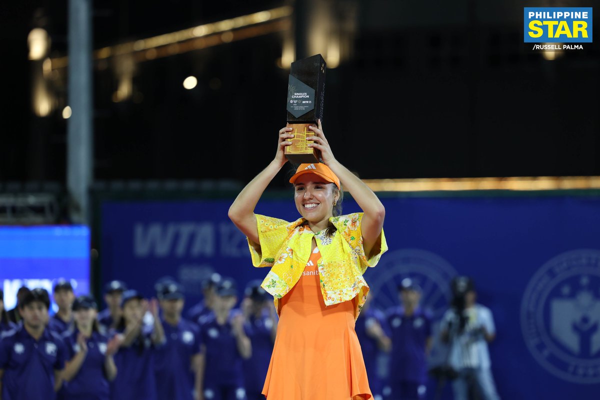 PhilippineStar's tweet photo. ORANGE IS HER LUCKY COLOR 🧡🇨🇴

Colombia’s Camila Osorio claims the inaugural Philippine Women’s Open title, celebrating her victory in a traditional Filipiniana at the Rizal Memorial Tennis Center in Manila on Saturday.

Osorio, who beat nation’s pride Alex Eala in the quarterfinals, pulls off a 2-6, 6-3, 7-5 comeback win against Olympic silver medalist Donna Vekic of Croatia. (Photos by Russell Palma/The Philippine STAR)