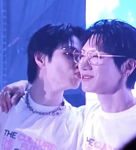 LMAO LOOKS LIKE XIAODERY ANTICIPATING KUN KISSING TEN 🤔🤭