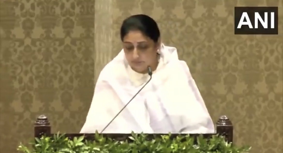 महाराष्ट्र की डिप्टी सीएम सुनेत्रा पवार ने शपथ ली। पीएम <a href="/narendramodi/">Narendra Modi</a> ने बधाई दी।
 #SunetraPawarDCM #SunetraPawar #Maharashtra