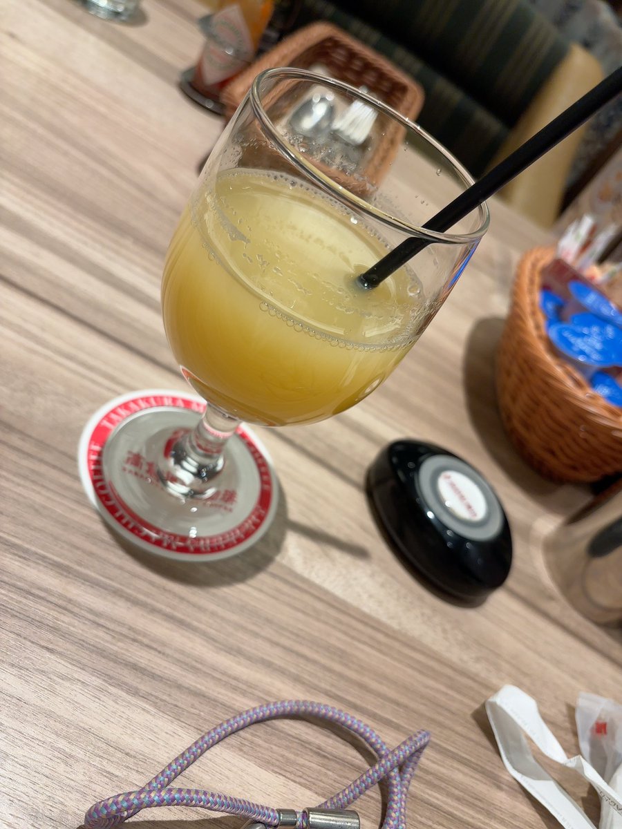 nyanpan2's tweet photo. 今日も自分を使い切った！可愛い弟子との時間、新たな良き出会いや素敵な仲間達とのミーティング🥰で明日のために1人カフェ、ＢＧＭにテーマソングが流れる店♪レリビ〜♪💗 https://t.co/1ATNJBrlku