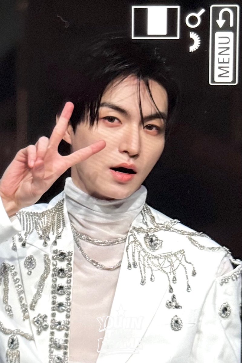 𝐘𝐨𝐮 𝐢𝐧 𝐭𝐡𝐞 𝐟𝐫𝐚𝐦𝐞 tweet media