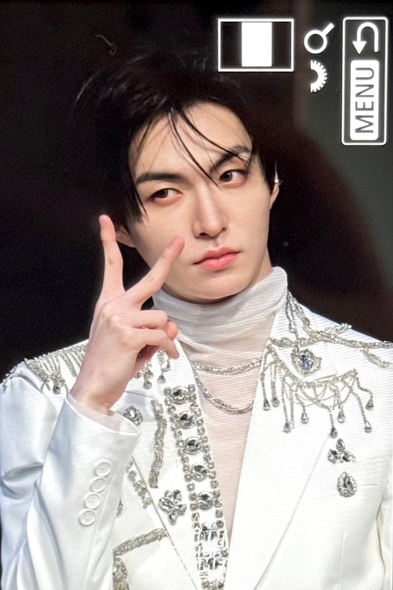 𝐘𝐨𝐮 𝐢𝐧 𝐭𝐡𝐞 𝐟𝐫𝐚𝐦𝐞 tweet media