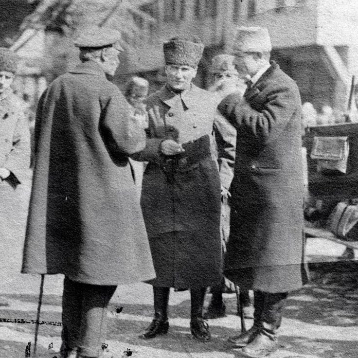 104 yıl önce, 31 Ocak 1922 tarihinde Ankara'ya gelen Sovyet Rusya'nın Tam Yetkili Temsilcisi Semyon Aralov, Türkiye'nin ilk Cumhurbaşkanı Mustafa Kemal Atatürk'e güven mektuplarını sundu.

Aralık 1921'de Aralov Gürcistan'dan Türkiye'ye doğru yola çıktı. Ankara'ya giderken