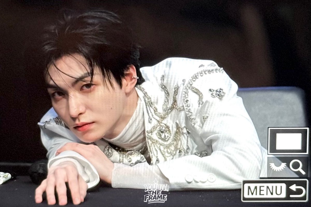 𝐘𝐨𝐮 𝐢𝐧 𝐭𝐡𝐞 𝐟𝐫𝐚𝐦𝐞 tweet media