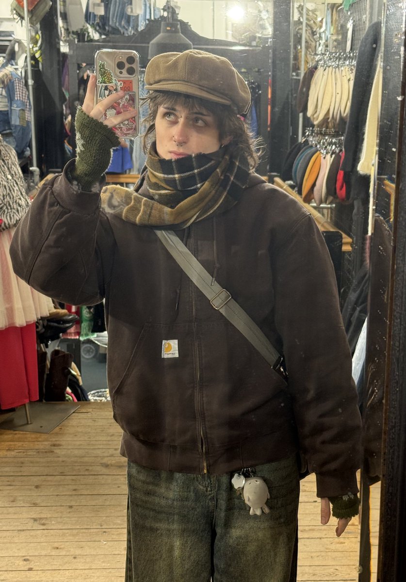 lesbtones's tweet image. yesterdays finds + bob dylan hat