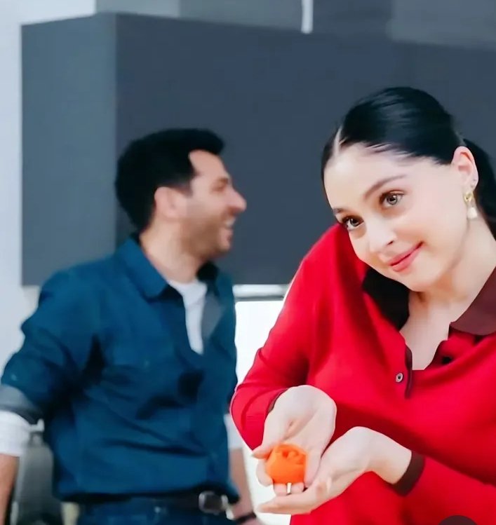 FandomLd's tweet image. herkese merhaba! bugün cumartesi, güller ve günahlar bölümü! bu bölümü izlemek için tüm hafta bekledik, eminim harika olacak. dizi her hafta daha da iyi oluyor, hadi izleyelim ve destekleyelim
#GüllerVeGünhalar
#MuratYıldırım