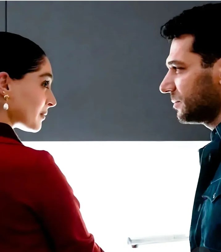 FandomLd's tweet image. herkese merhaba! bugün cumartesi, güller ve günahlar bölümü! bu bölümü izlemek için tüm hafta bekledik, eminim harika olacak. dizi her hafta daha da iyi oluyor, hadi izleyelim ve destekleyelim
#GüllerVeGünhalar
#MuratYıldırım