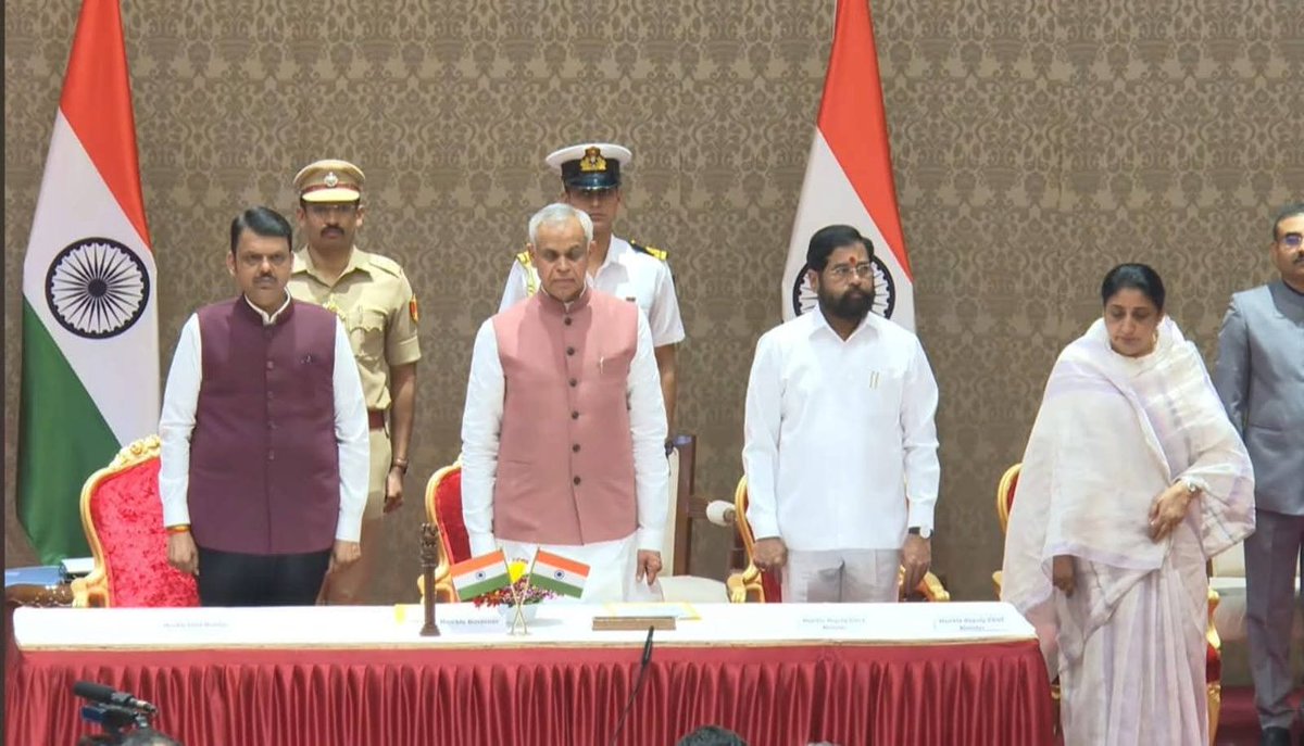 महाराष्ट्राच्या पहिल्या महिला उपमुख्यमंत्री म्हणून मा.सुनेत्राताई अजित पवार ह्या आज विराजमान झाल्या.
......उपमुख्यमंत्री मा.सुनेत्राताई अजित पवार यांचे मनापासून अभिनंदन आणि भावी वाटचालीसाठी हार्दिक शुभेच्छा!