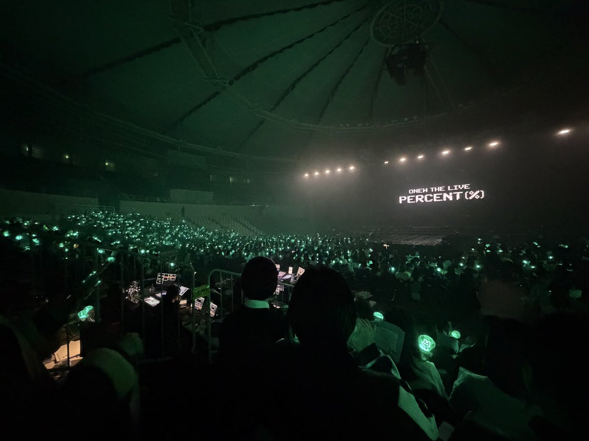 오늘 1층이라 응원봉이 너무 잘보였는데 
언제봐도 이쁜 민트응원봉🤍