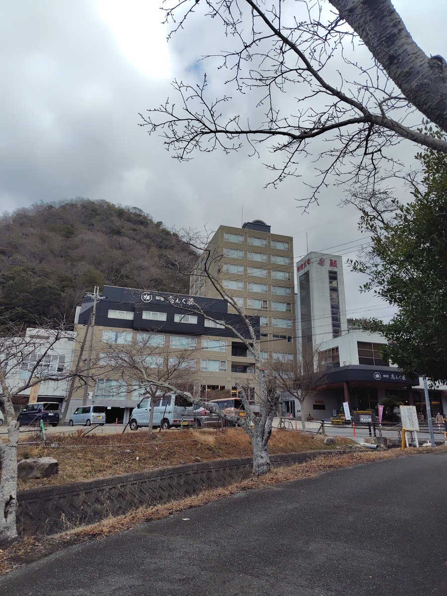 thepumpkins_481's tweet photo. ゲネプロでした！！もう明日は本番、やるしかない！
数人の方にゲネを観てもらいました。楽しんでもらえてたら嬉しいです✨️
志んぐ荘別館へは、本館横の道からお越しください。少々登り坂ですが、お待ちしてます！／くん https://t.co/EXb2IcALTr
