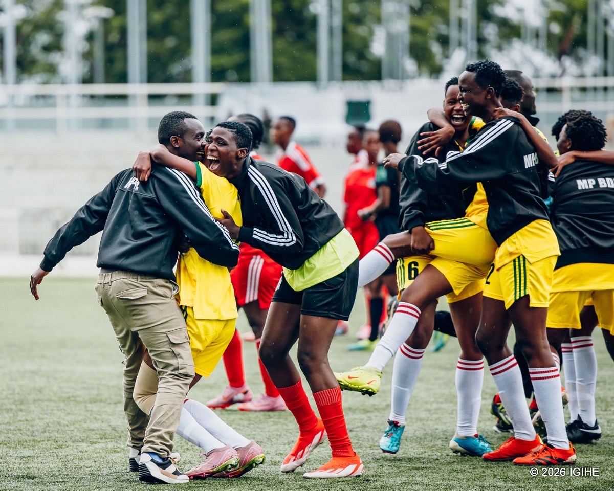 IGIHESports's tweet photo. Military Police Brigade yegukanye Irushanwa rya Gisirikare mu bagore nyuma yo gutsinda Rwanda Air Force ibitego 3-2, ku mukino wa nyuma wabereye kuri Kigali Pelé Stadium. 

Umukino wa nyuma mu bagabo urahuza Special Force na Republican Guard guhera Saa Cyenda n’Igice. https://t.co/kzXHNRzzAr