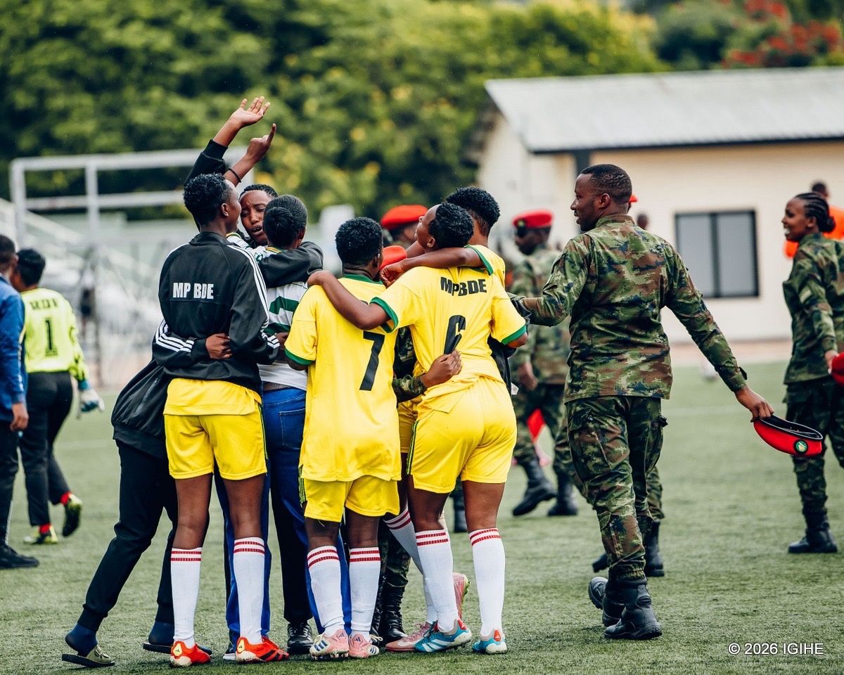 IGIHESports's tweet photo. Military Police Brigade yegukanye Irushanwa rya Gisirikare mu bagore nyuma yo gutsinda Rwanda Air Force ibitego 3-2, ku mukino wa nyuma wabereye kuri Kigali Pelé Stadium. 

Umukino wa nyuma mu bagabo urahuza Special Force na Republican Guard guhera Saa Cyenda n’Igice. https://t.co/kzXHNRzzAr