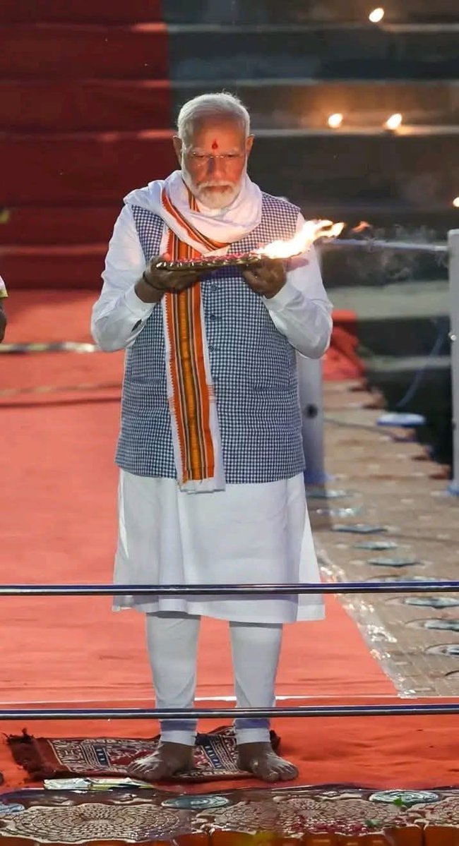 हज़ारों विकास कार्यों को कैसे भूल जाऊँ,
जो उन्होंने इस देश की जनता के लिये किये हैं… 😍🇮🇳

🇮🇳 विकास की गौरवगाथा 🇮🇳
1.मिस कॉल पर गैस सिलेंडर
2.ऑनलाइन बिलों का भुगतान
3.UPI पेमेंट
4.DigiLocker
5.जन औषधि केंद्र
6.आयुष्मान कार्ड
7.नया संसद भवन
8.फ्री वैक्सीनेशन
9.जन धन योजना