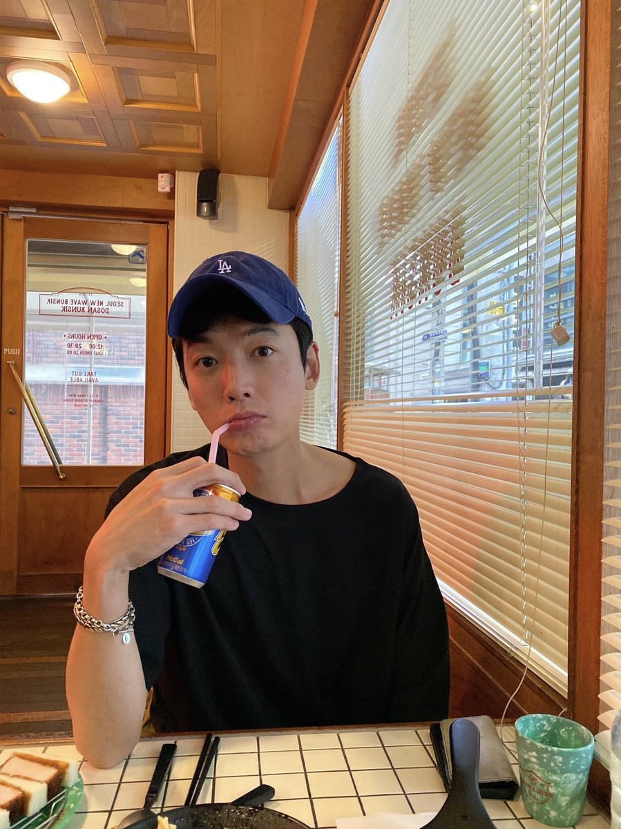 zjj3x8's tweet photo. スヨンさんが撮ったであろう休日の彼氏み溢れるチョンギョンホの写真好きすぎるんだよね https://t.co/REwoVOqJs6