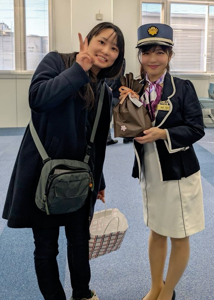 hina2amemiya's tweet photo. かなみさんから、
『関鉄レールメイト第11期お疲れ様でした』と、素敵なプレゼントいただきました。
温かいお心遣いにうるうる🥺
いつも本当にありがとうございます。
そして今後とも宜しくお願い致します。 https://t.co/UlPsM6SxRk
