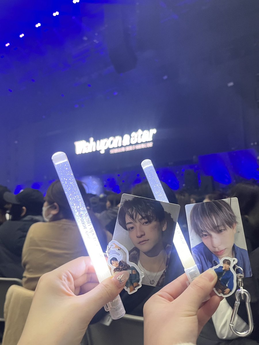 s_7599's tweet photo. ラスピの映像流れてエモすぎて泣けた😭
デビューショーケースをこんなに近くで見れてセトリも最高で本当に行けてよかった🤍

#STARGLOW 
#SG_Wishuponastar
#SG_Wishuponastar_DAY1 https://t.co/xHPsQ3Lgkj