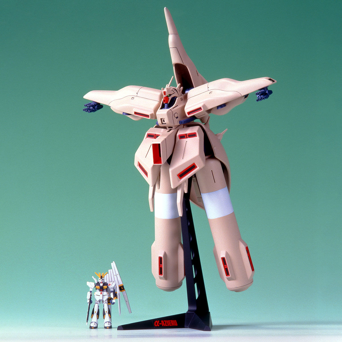 設定とかで技術的な繋がりはないけど、小説版がべルチルからの流れなの考えるとアウトラインだけならナイチンゲールやアルパのガワをν系統のガンダムに上乗せした感じにも見える>ペーネロペー

アナハイムはやりやがったってことだ(冤罪) 