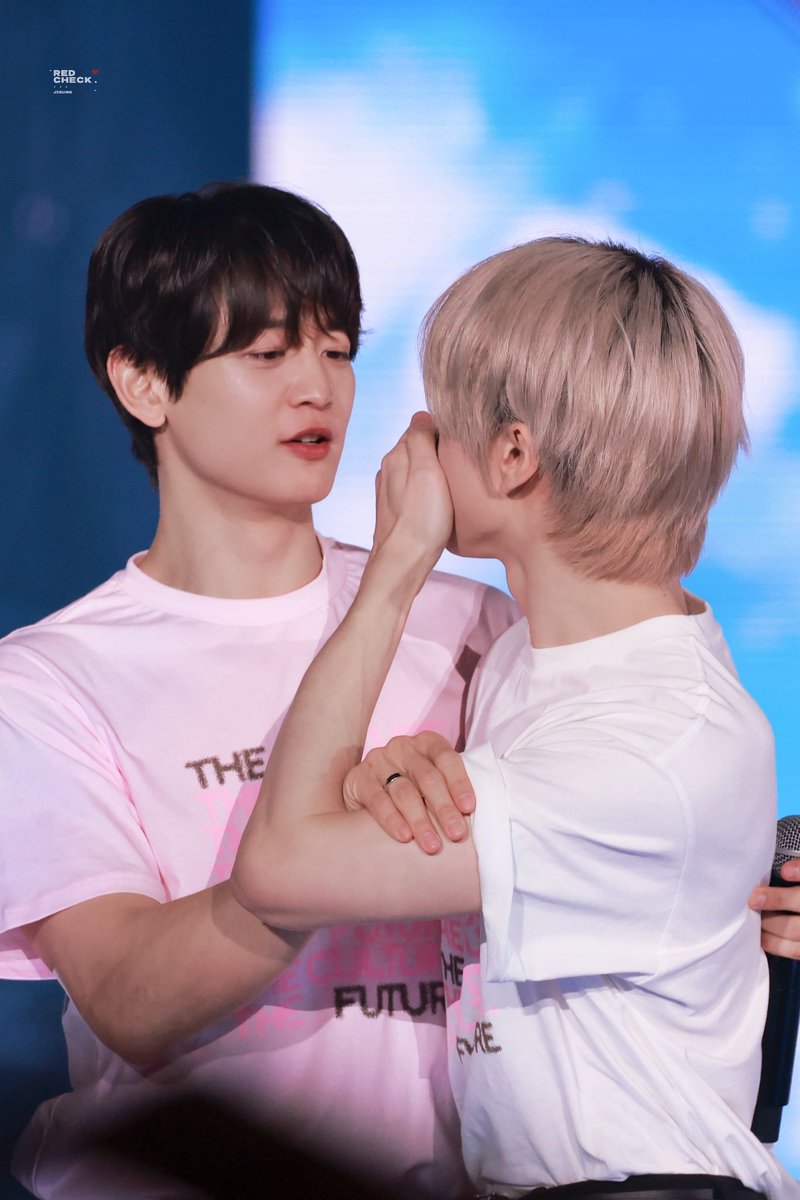 캐웃기다 이게 나란히 떠서..
격겜캐였다가 한품소녀쮜가되