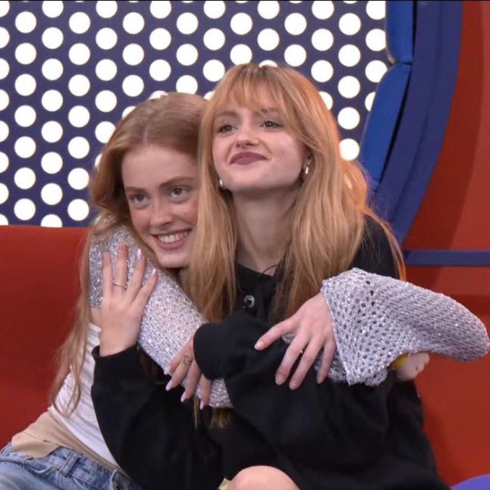 Estas dos personitas de aquí sacan esta noche la versión acústica de “A thousand years” 😁