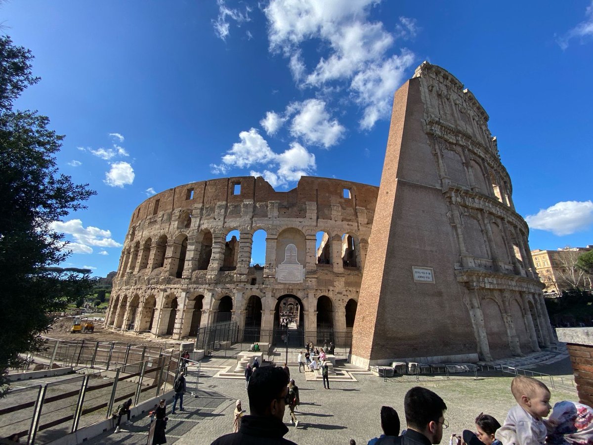 Romethegreatbe1's tweet photo. Domani 1 febbraio  anche il Parco Archeologico del Colosseo sarà gratis in occasione dell’iniziativa #domenicaalmuseo https://t.co/2GYDykYvLW https://t.co/PI4vG6MdWG