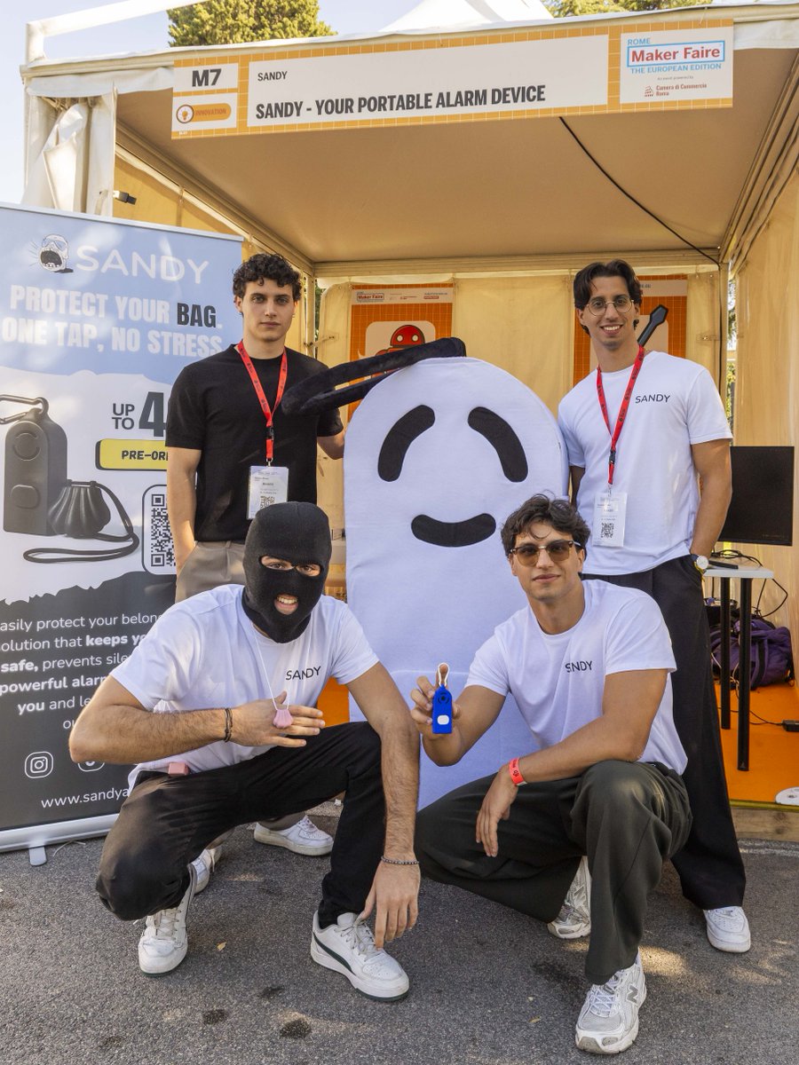 MakerFaireRome's tweet image. 🔔Un allarme portatile e smart per proteggere i tuoi oggetti durante le attività all’aperto: #Sandy è il dispositivo wearable dotato di sensori che rileva i movimenti sospetti e lancia un allarme in tempo reale.
Presentato a #MFR2025, il progetto ha riscosso grandissimo successo!