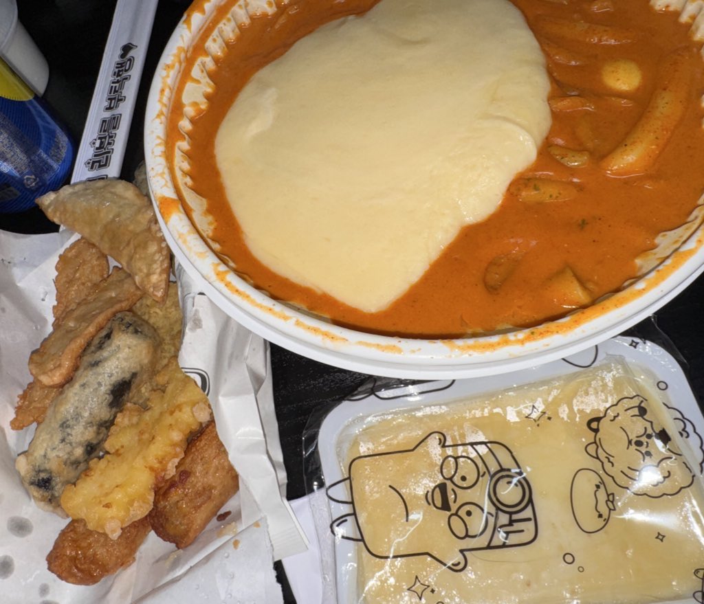 Gomdeukbap's tweet photo. 여러분 응떡 크림카레떡볶이 중상맛에 
치즈 두개 시켜야해요 꼭 https://t.co/E2rStfeUPr