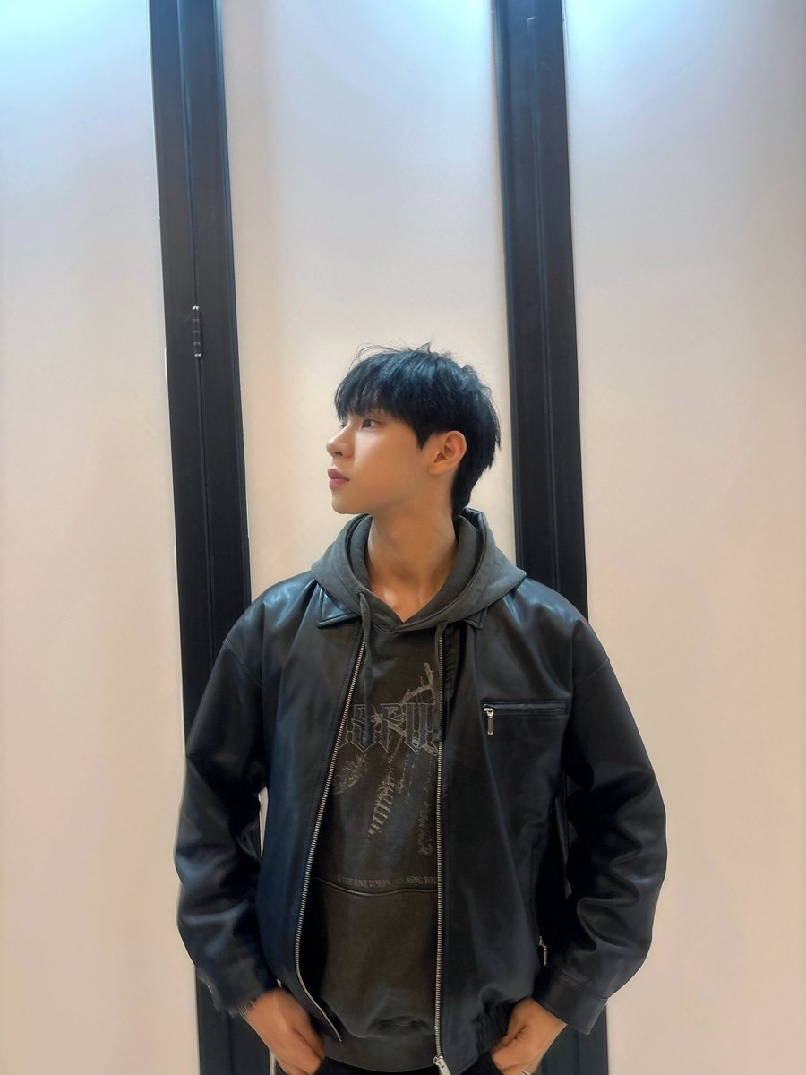TIOT_NOW's tweet photo. [#건희]
오늘의 포즈 치통샷😱

#홍건희 #HONGKEONHEE
#TIOT #티아이오티 https://t.co/EOhr69zuya
