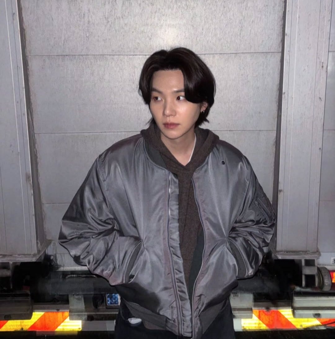 今回のLIVEはもう会えたら奇跡だし、会えなければすんなり諦められると思ってたけど、さっきのユンギ見たらやっぱり会いたくなった。ユンギに会いたくなった。