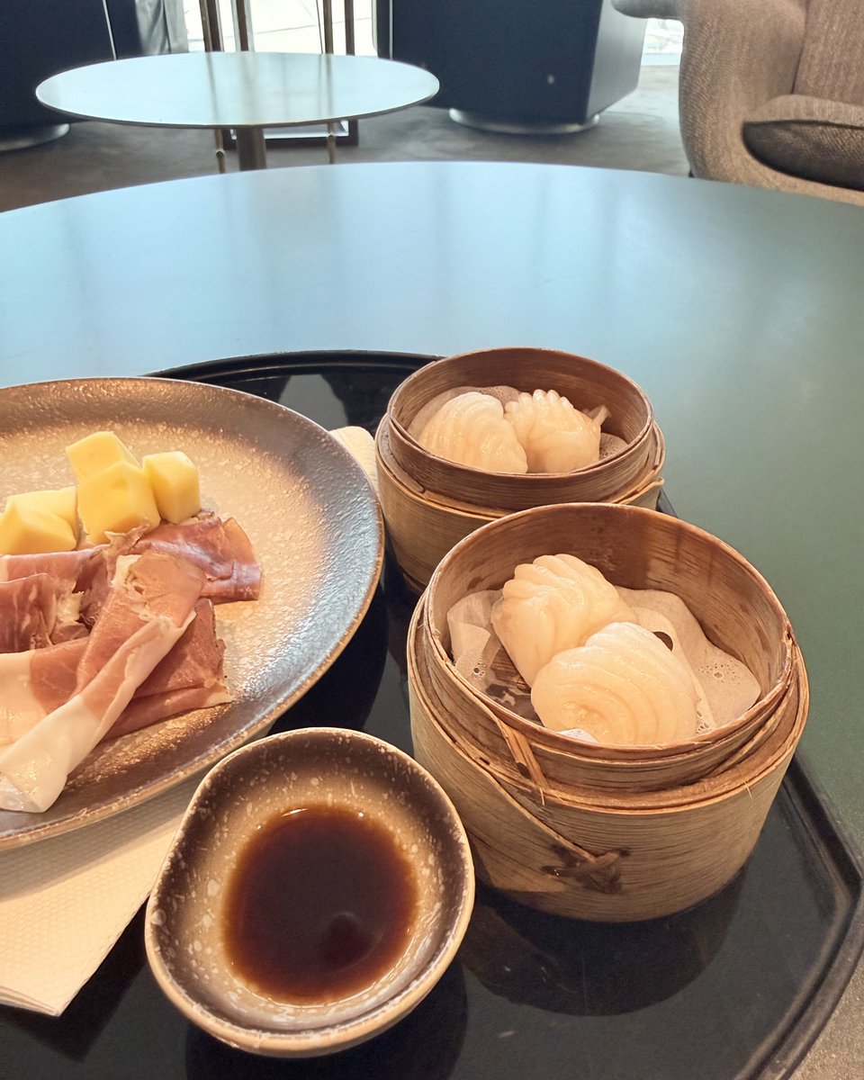 JasonPSM's tweet photo. Cathay Pacific Lounge at BKK https://t.co/WyEqgzL8p7