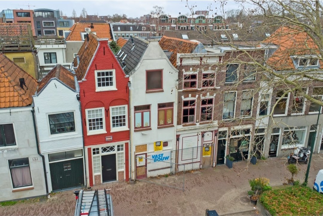 MarkCStor's tweet photo. Zo zo, het bordeel op de Nieuwehaven staat eindelijk te koop. 
https://t.co/bkjOH9IXfp https://t.co/XlQVnm7yhh