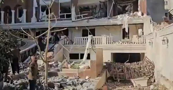 این انفجار بندرعباس بود. تا ببینیم‌کی هدف بوده. 

#جاویدشاه
#انقلاب_شیر_و_خورشید