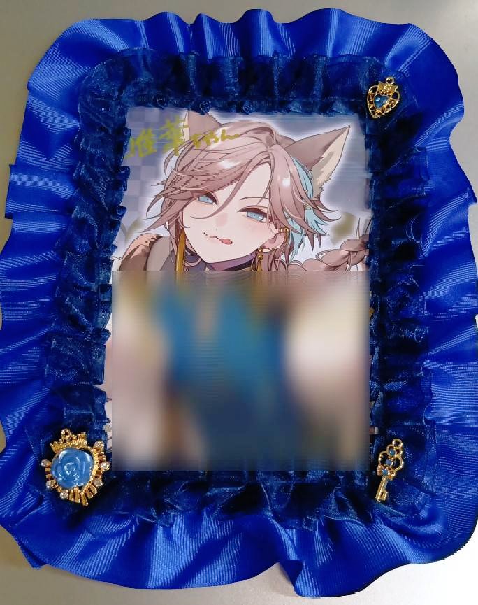 りょすかるワンポイントデコ わんわん画廊 人生初、トレカデコ！ やっぱり初めてだからパーツの大き