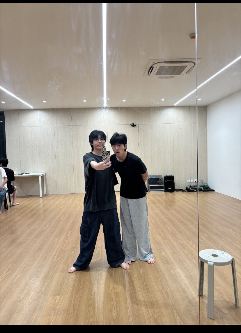 toeitoey2539's tweet image. สิ่งที่ทุกคนเห็น                   สิ่งที่ภภ เห็น