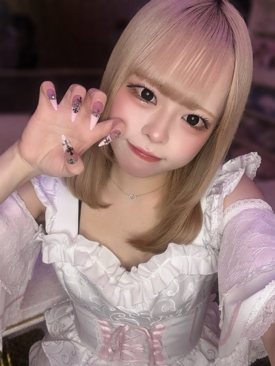 お誕生日月なのでまだ会えてない人おめでとう言いに来てくれると嬉しいなあ( ᐢ, ,ᐢ)