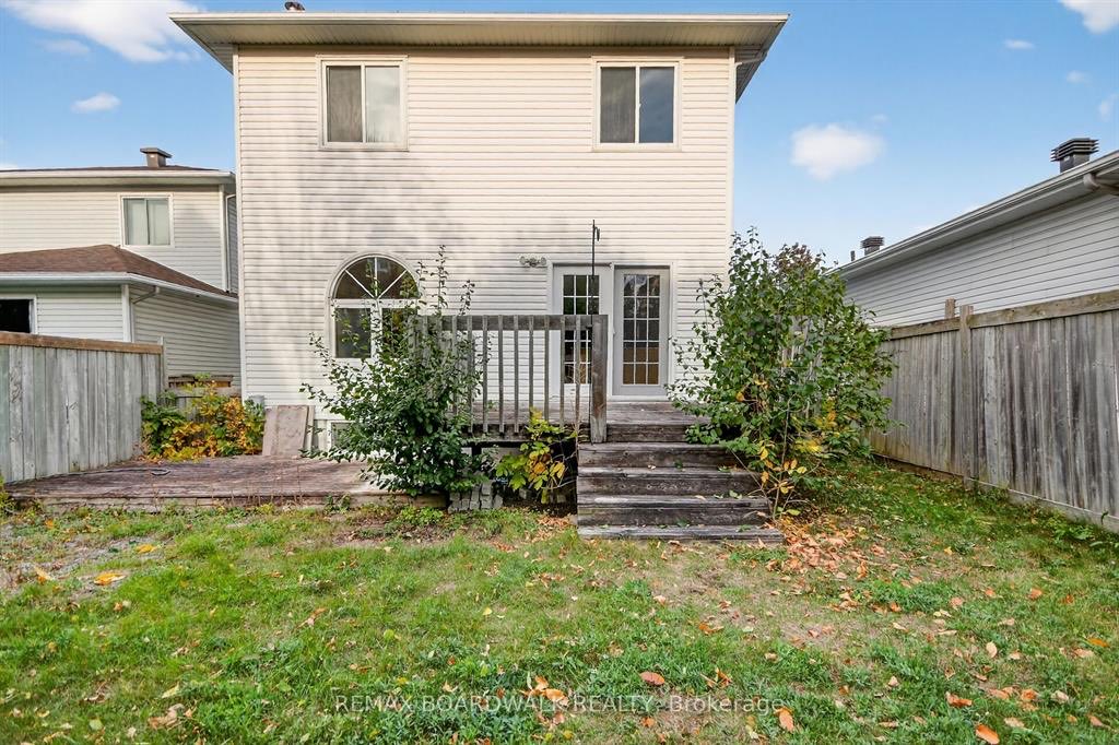 Good morning! 

And our second Open House this weekend tomorrow, Sunday Feb 1, 2-4pm, hosted by yours truly. 😊

85 Alon Street is a Detached 3-Bedroom home in Stittsville’s Fringewood North. Main floor Family Room, finished basement, and fully-fenced backyard for just $669,000.