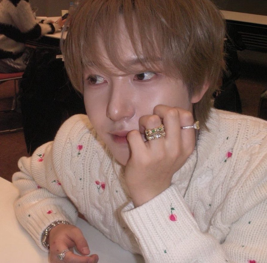 아앙 런쥔이 인스타 올라온거 너무 예뽀니야🫰🏻🫰🏻