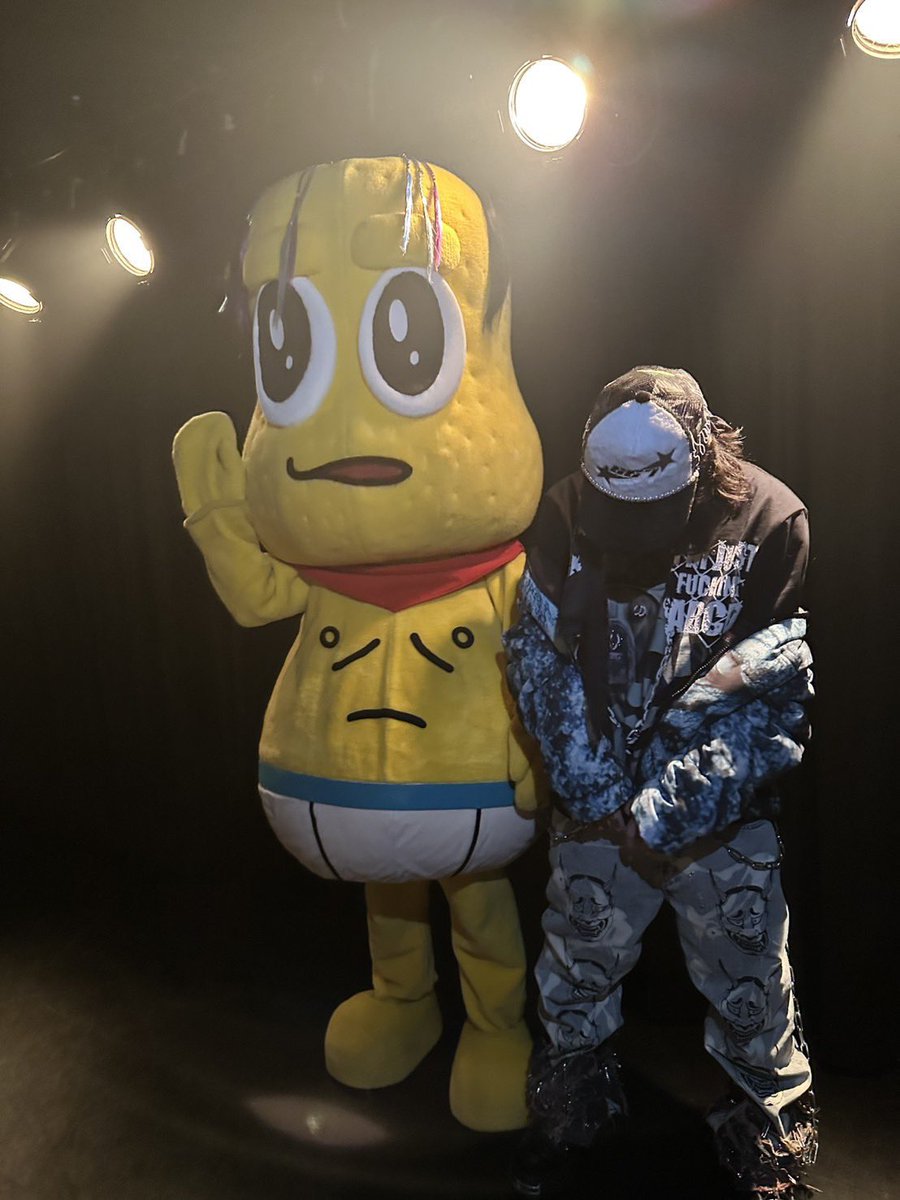 FunjinSeis37570's tweet photo. ピーナッツくんとラッパーの写真どんどん集めていきたい https://t.co/aFaxZLX5ER