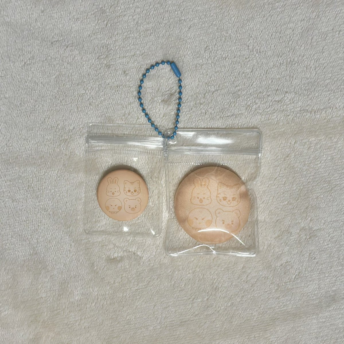 sy__twt's tweet image. 더 레거시 부산 일콘에서 나눔합니다

포레 칸쵸 말랑핀뱃지, 일반핀뱃지입니다🍪
크기 : 약 44mm(말랑핀뱃지), 32mm(일반핀뱃지)
수량 : 15세트
시간 : 4:30 - 5:00 사이
1인당 일반과 말랑핀뱃지 각 1개씩만 나눔합니다!당일 인용으로 위치 알려드려요!😚