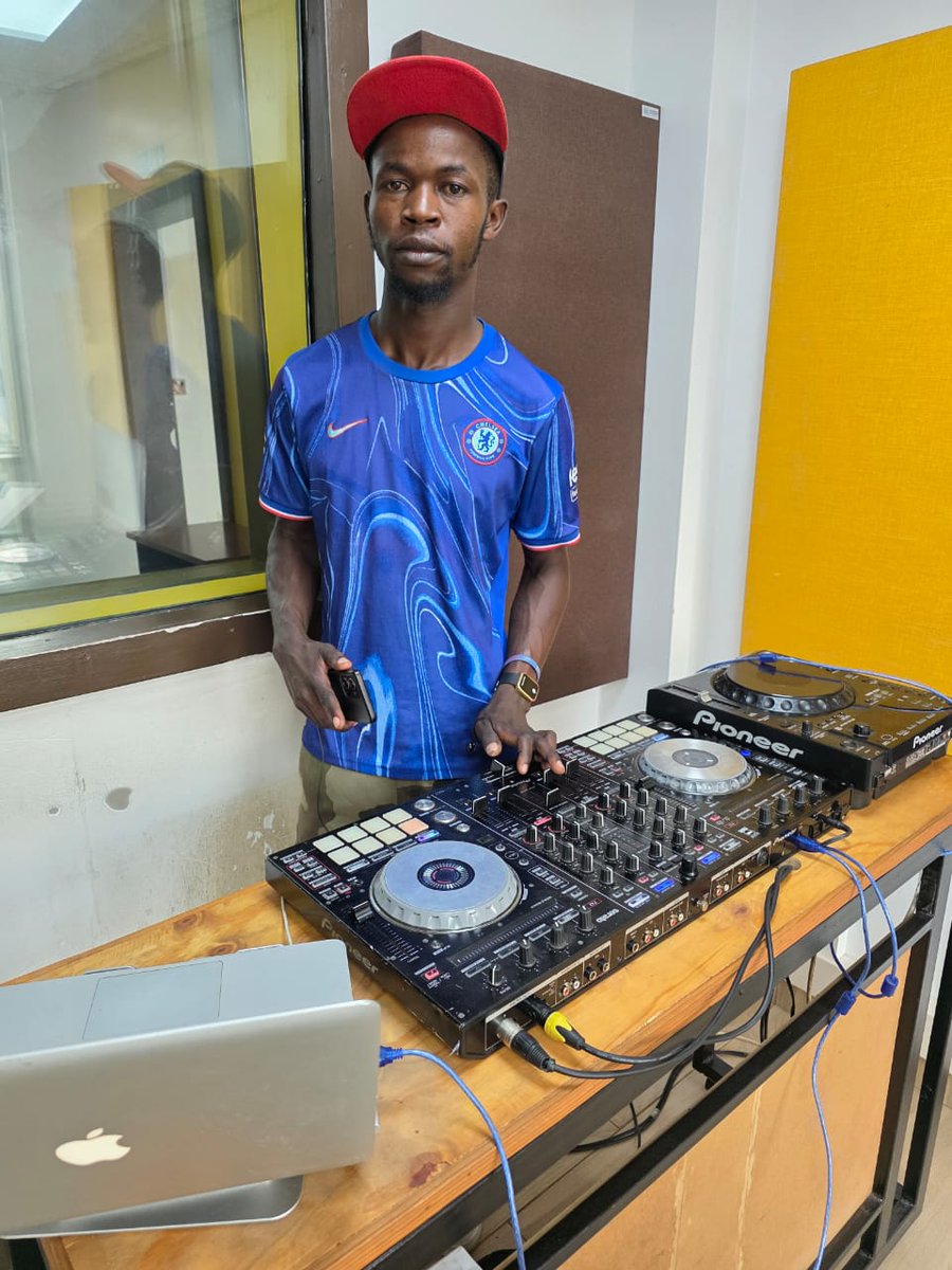 Githaa ni ya Reggae na Sports 🔥
Tune in for all the latest in sports mtaani na pia majuu from 3 - 8pm #Offside na <a href="/Curtiswakijeey/">Mohamed Kariuki</a> alongside Vdj Prince 
Represent area code yako ! 
Namba ya nangos : 0711 443 886