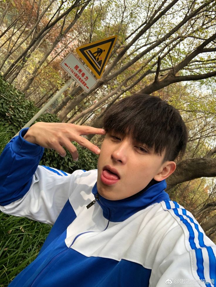 XianfengWansan's tweet photo. @TaleOfLuomaLake Mic test 1 2 3 4 5 6 7 8 9 10,

Oke, jadi begini...

Begitu. Sekian. https://t.co/BzT4j3vvNR