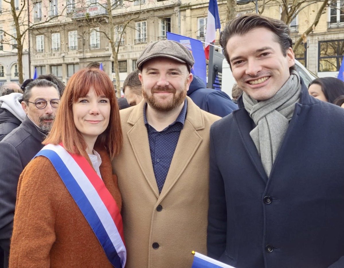 patard_florian's tweet photo. 👮‍♂️Ce matin à Lyon, aux côtés des policiers mobilisés pour exiger des moyens, du respect et une vraie autorité de l’État.

🇫🇷Avec nos candidats @RNational_off pour une politique de sécurité ferme et assumée  @RetrouverLyon @joncour2026 https://t.co/S7JOTTaA9a