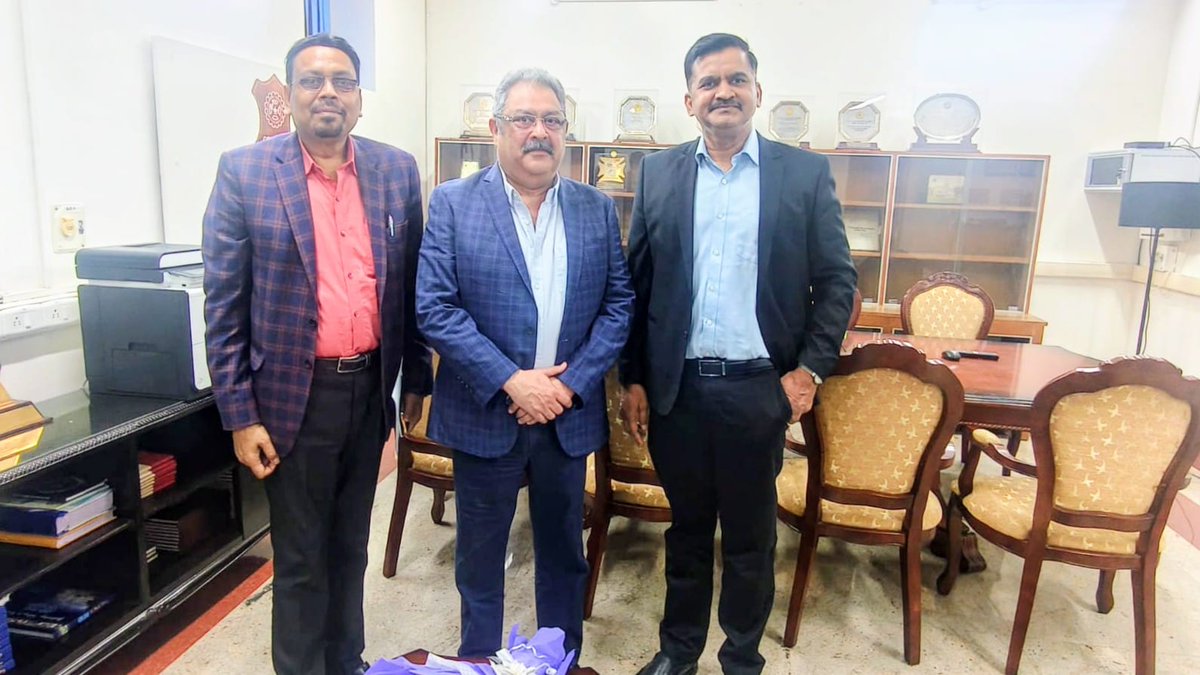 leatherssc's tweet image. Sh. Sanjay Leekha, Chairman, LSSC along with Sh. Sanjay Kumar, CEO, LSSC had a meeting with Dr. P Thanikaivelan Director, Central Leather Research Institute (CLRI) at the CLRI Campus, Chennai, to explore collaborative opportunities in design and skill development.
#LSSC #CLRI