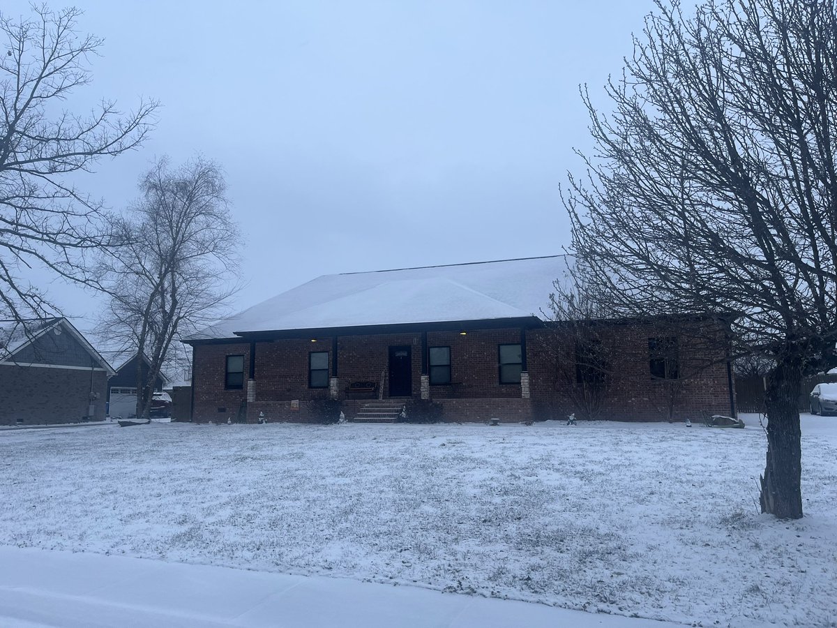 Oakforest72's tweet image. Actually got snow in #Chattanooga this morning