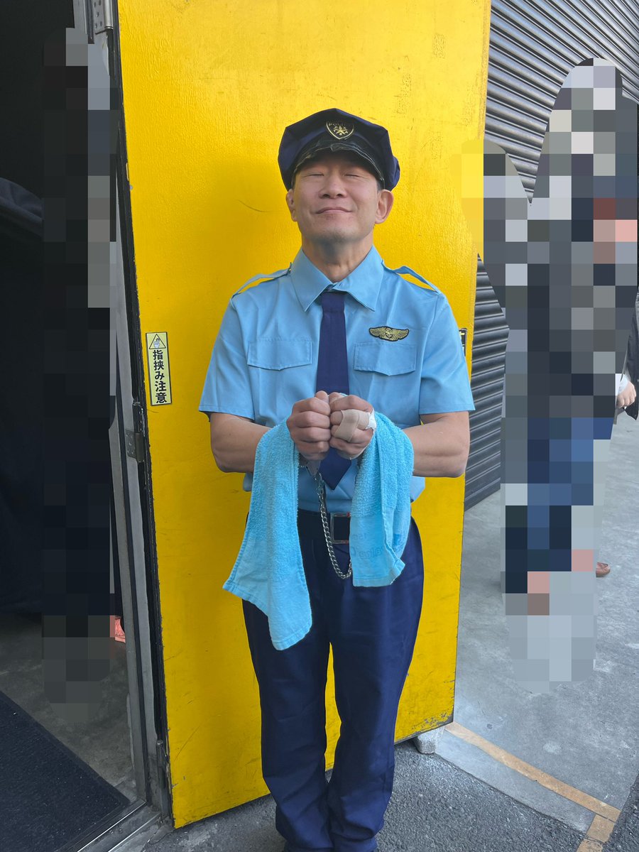 morimasukarasu's tweet image. 選挙の影響で
会場が高島平から新木場へ
1.31ガンプロ大会
#GunPro
メインの
モッチーさんVS冨永さん
ストマッククローとアイアンクローの攻防にしびれ
モッチーさんの締めないマイクに唸る
大家選手集会で
選挙に行こう！
ガンプロこそがスポーツ平和党だ！
帰りはタイホされた
香港国際警察マン